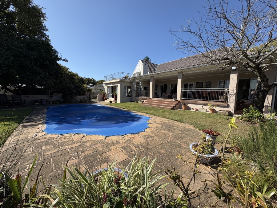 4 Bedroom Property for Sale in Nahoon Beach Eastern Cape
